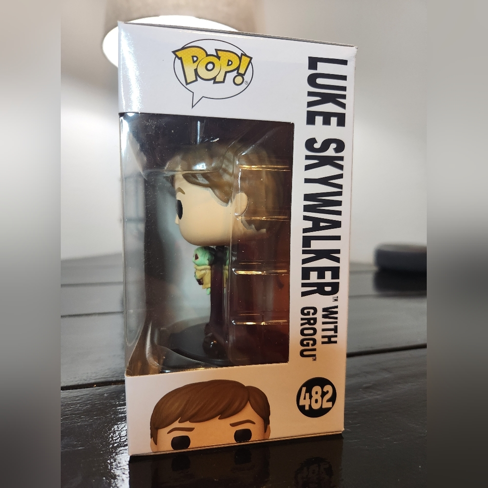 Funko Pop Luke Skywalker with Grogu #482 Star Wars NIB - Picture 3 of 6
